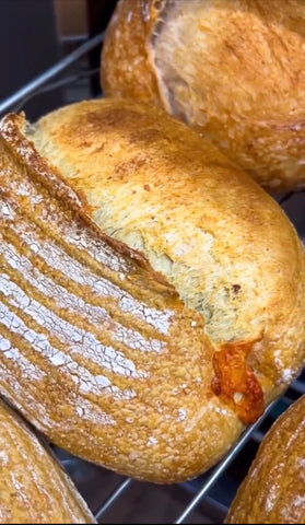 Sourdough ao Pesto de Manjericão com Parmesão 730g