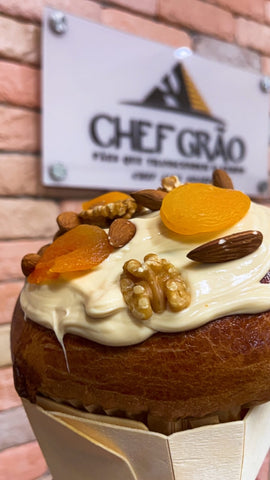 Briochetone com Chocolate Nobre Branco, Castanhas, Frutas e Fondue de Chocolate Branco. 330g e 550g