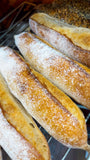 🥖 1 Sourdough Baguette tradicional francesa (370g) + Manteiga Artesanal Ervas Frescas & Flor de Sal (50g)